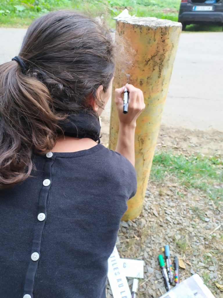 En pleine création de jolies lettres pour Mission secrète à Aubange (explore game à vélo)