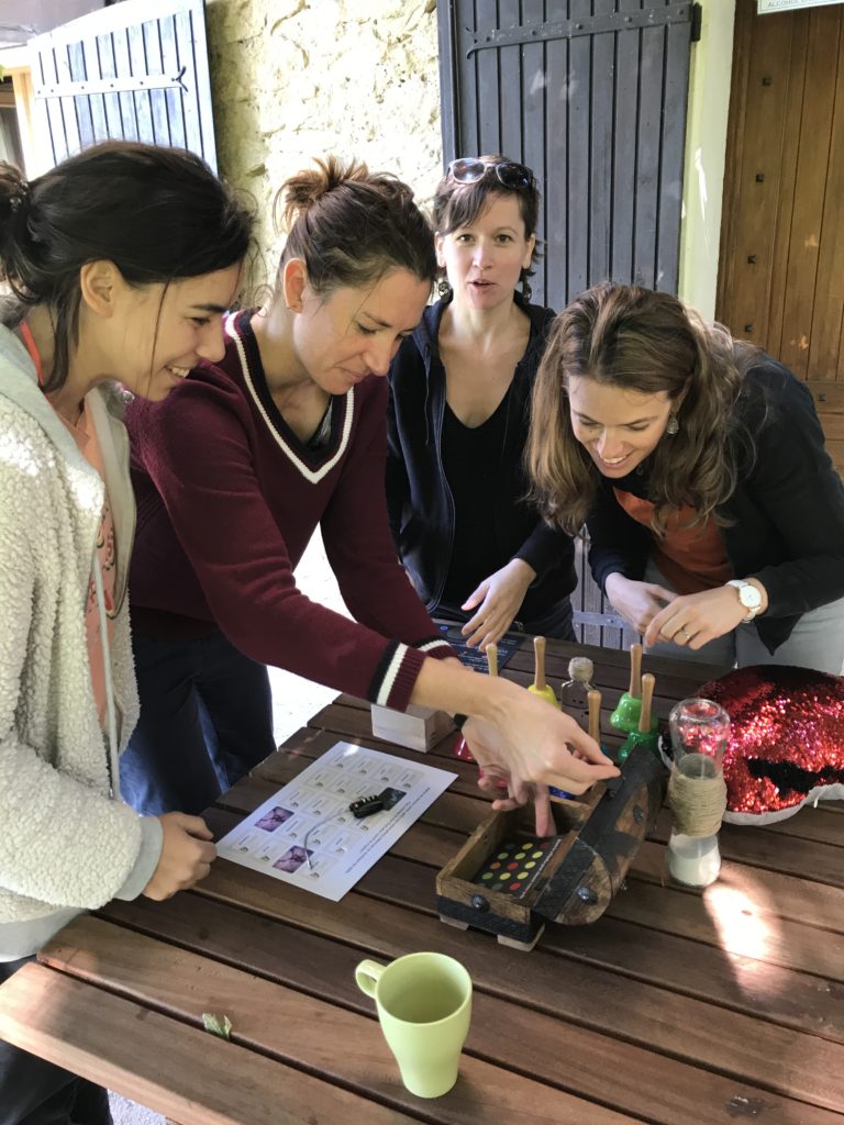 Joueuses de l'escape game mariage lors d'un EVJF